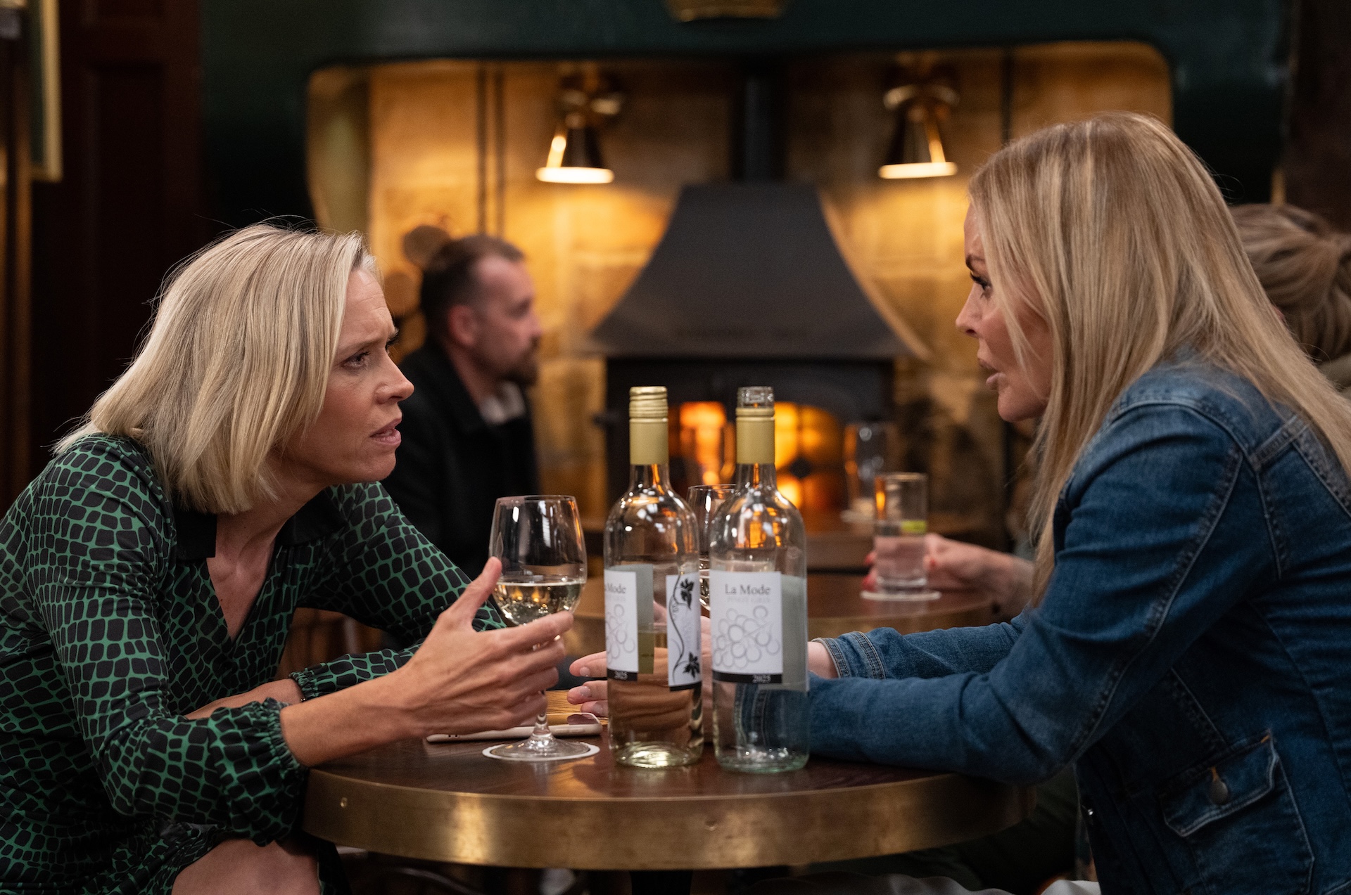 Sadie has befriended an oblivious Ruby (Credit: ITV)