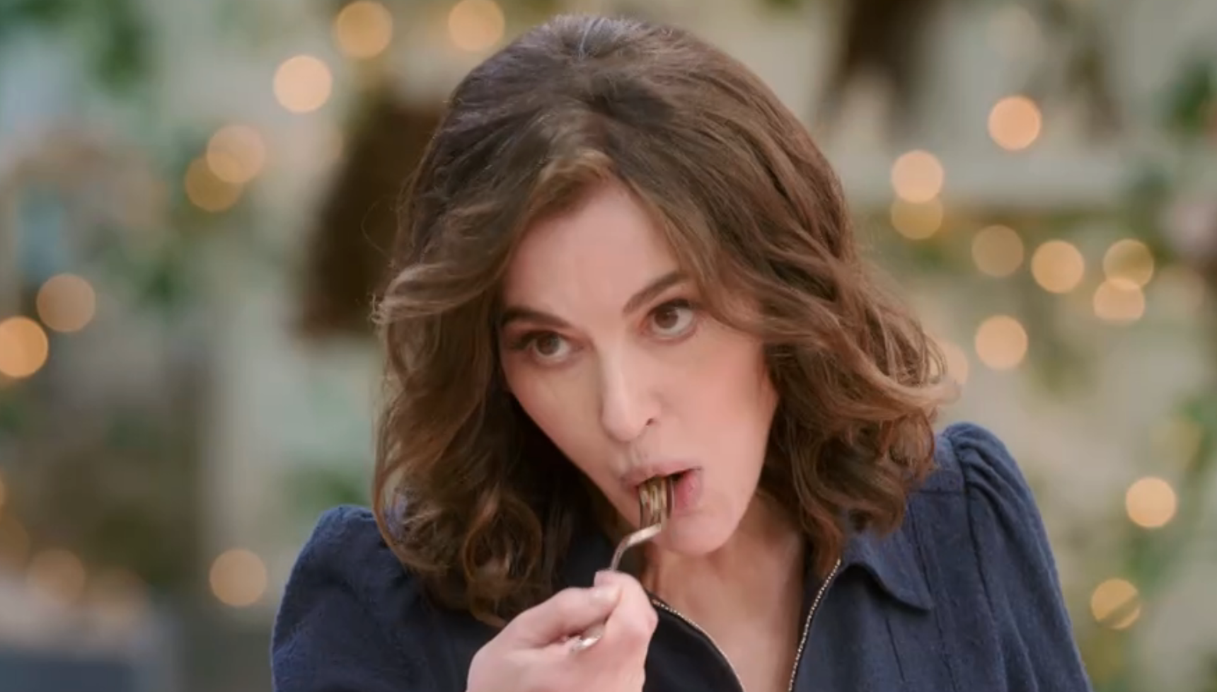 Nigella Lawson eating cake