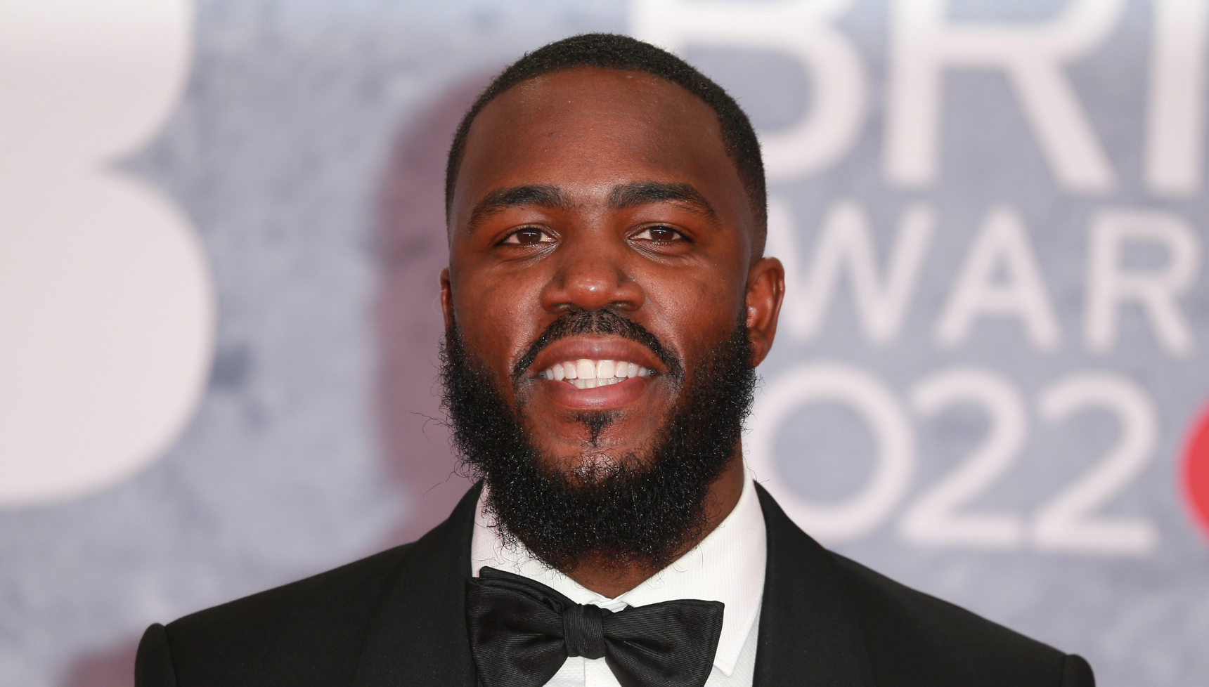 Mo Gilligan wears a tux with a bow tie