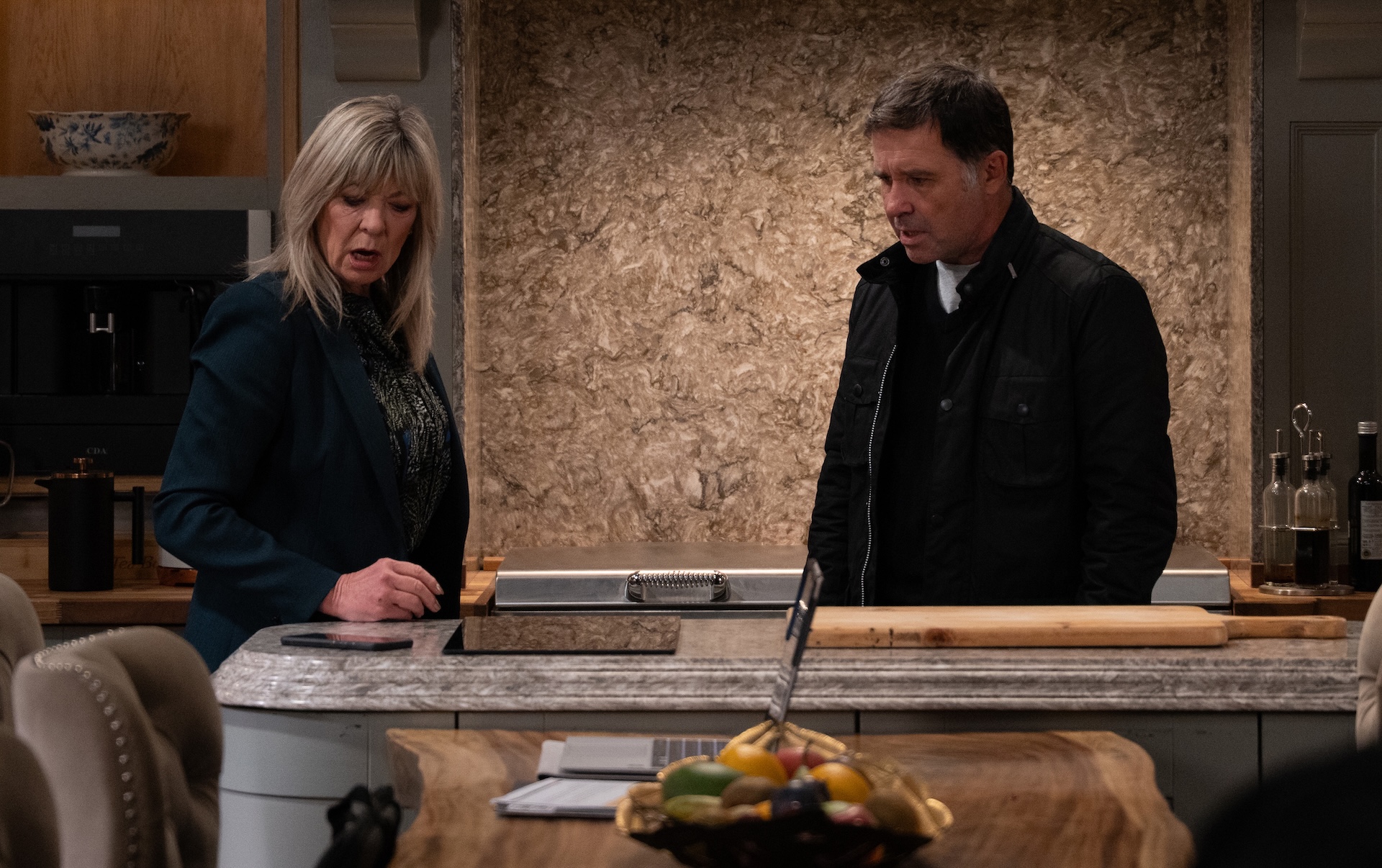 Kim and Graham are horrifed to find a ransom demand for Baby Tate (Credit: ITV)