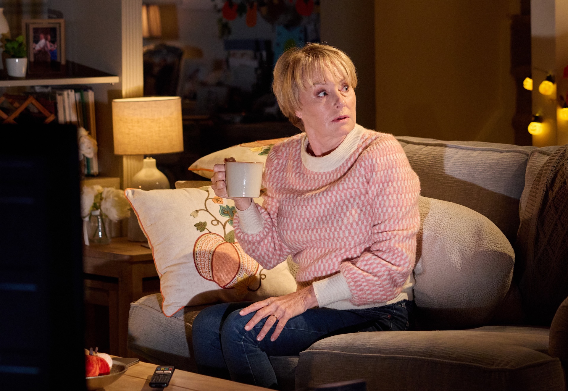 Things are spooky for Sally in Corrie (Credit: ITV)
