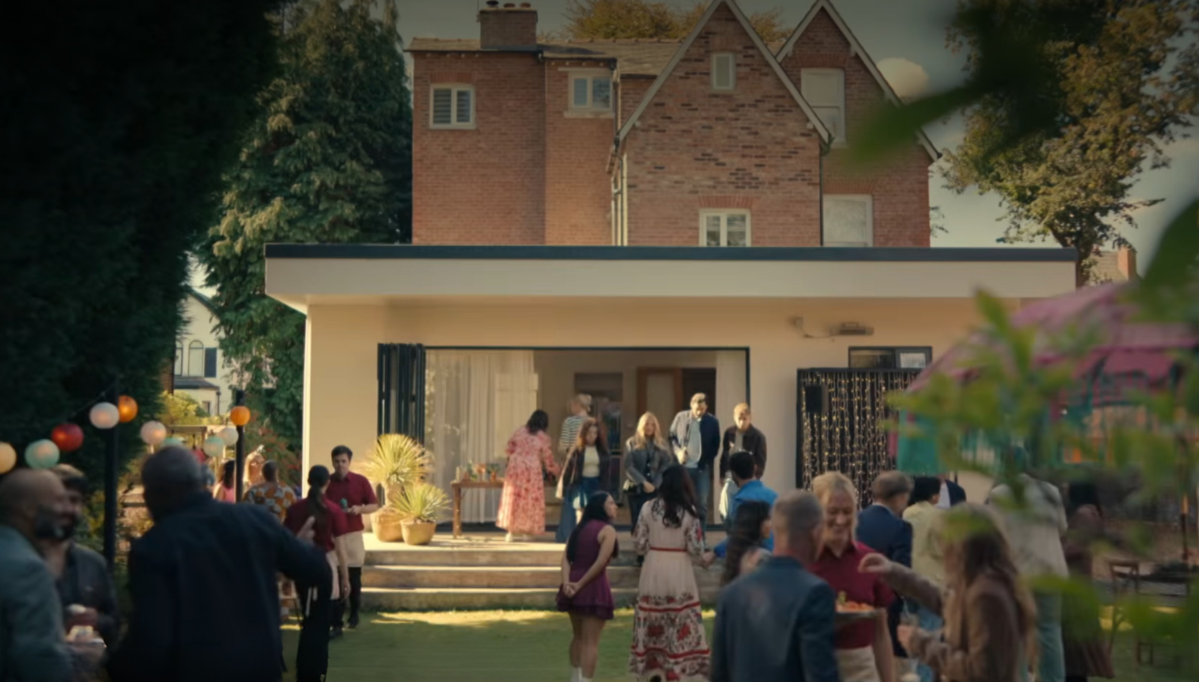 Tom and Hannah's house in Adultery