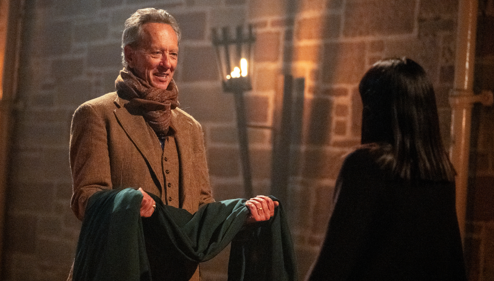 Richard receives Traitors cloak
