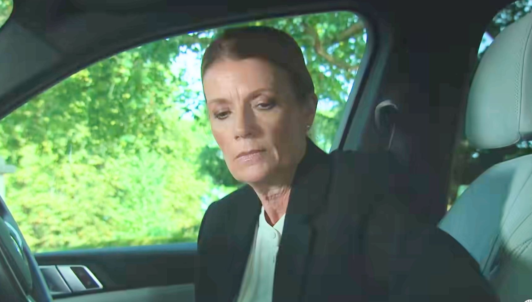Caroline Harding as the judge in Vinny's trial in Emmerdale (Credit: ITV)