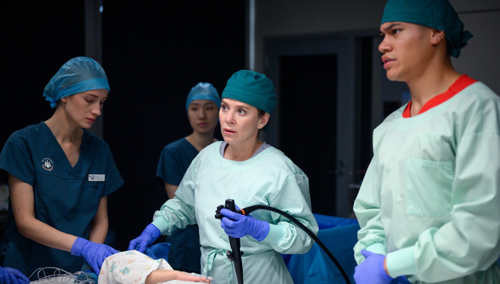 Actress Anna Friel as Dr Gloria Wall in The F Ward (Credit: Channel 4/Stan)